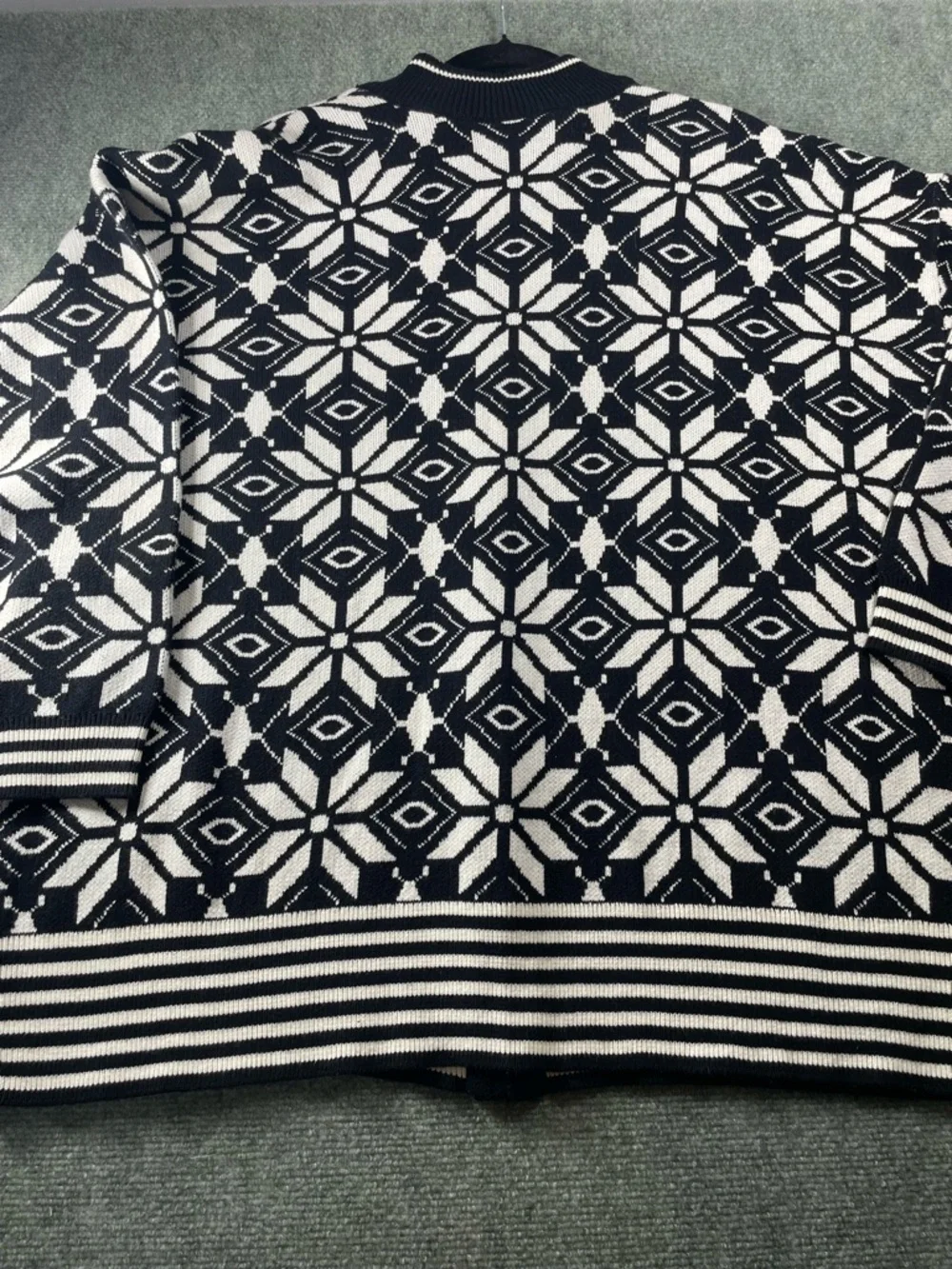 Lane Bryant Black and White Knit Zip Cardigan‎